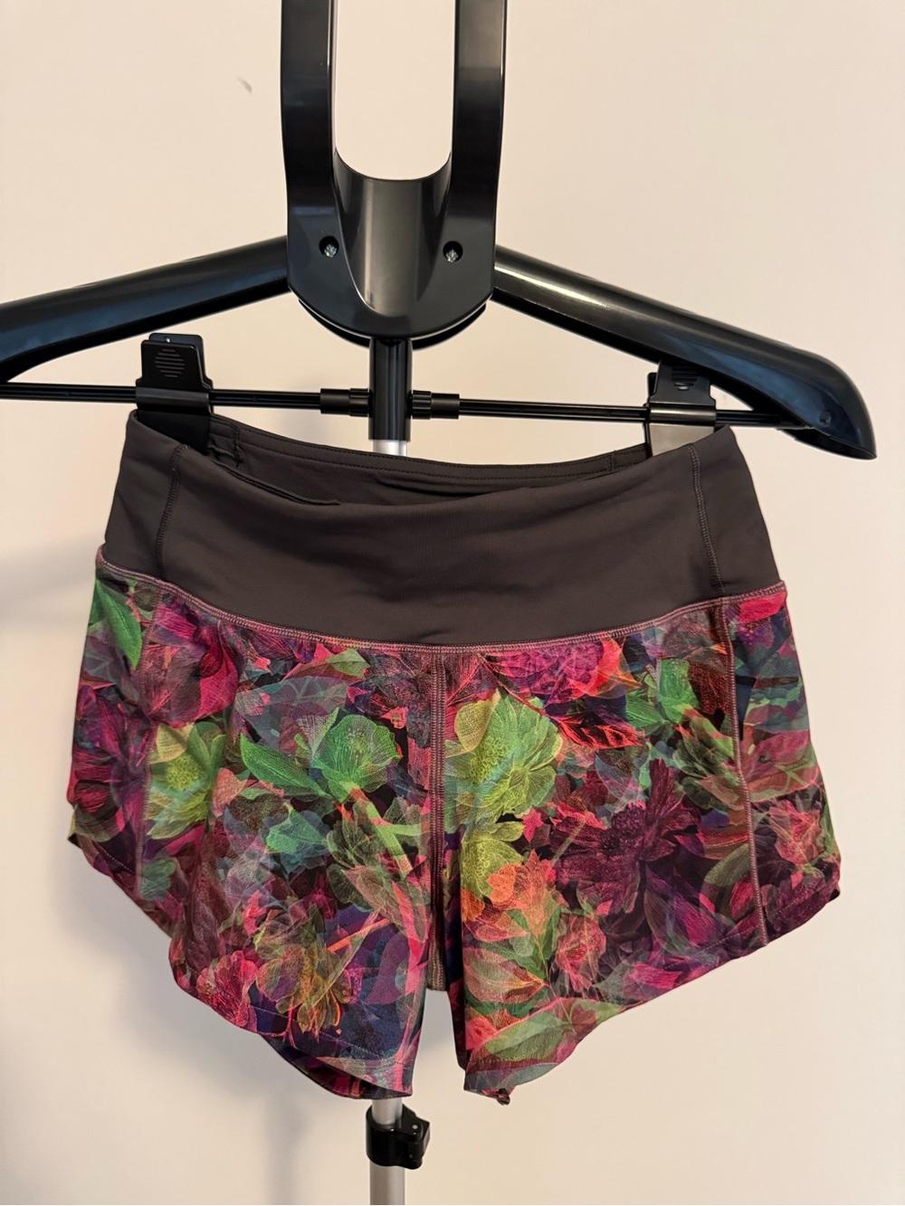 Lululemon Women’s Black Waistband Floral Print Running Shorts